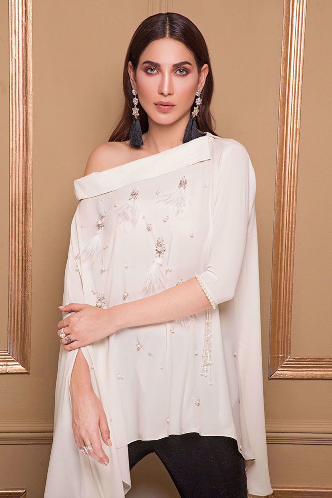 Picture of Double georgette off-shoulder cape