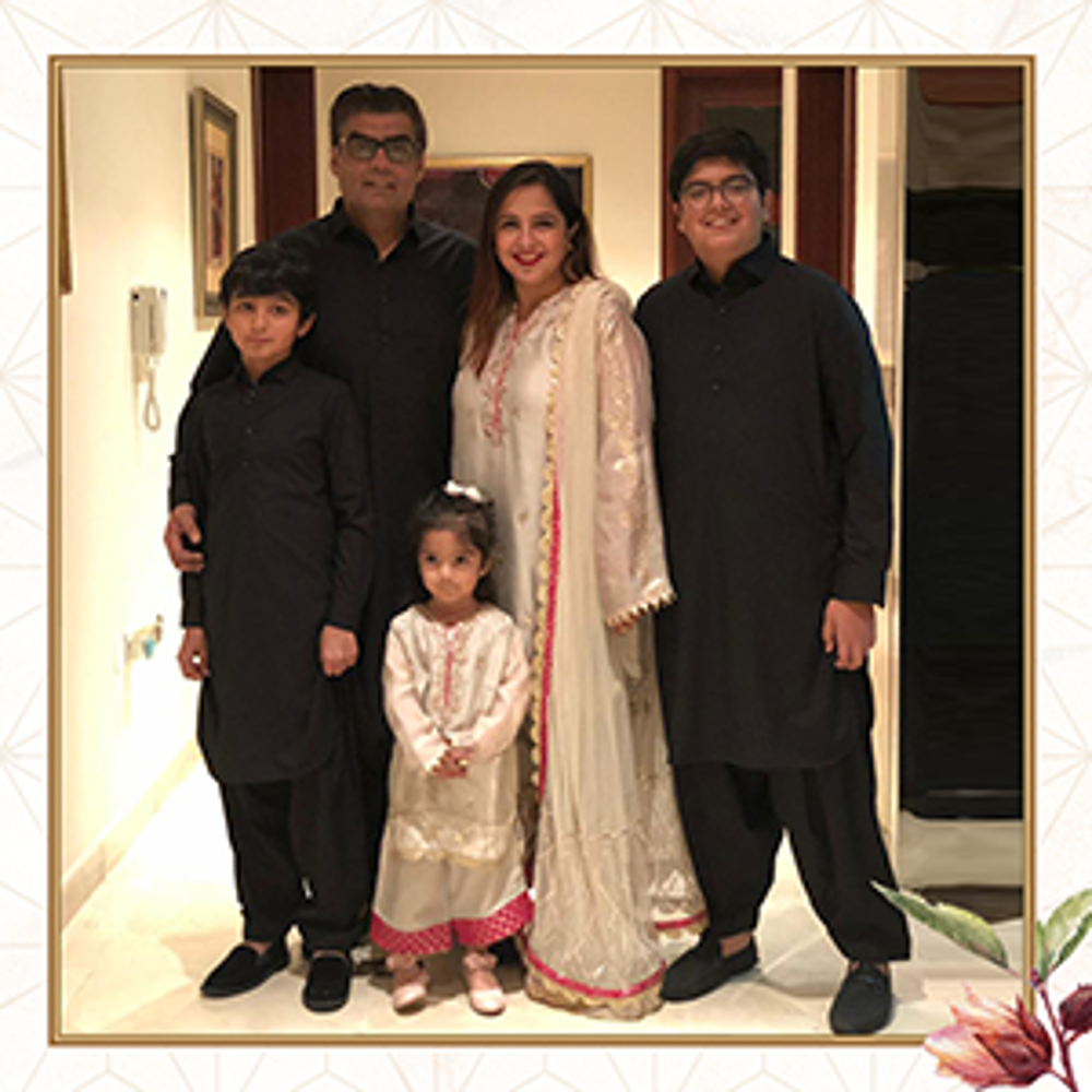 Picture of Sabeen Salman spotted in this exquisite Rozina Munib ensemble celebrating Eid with her family in Dubai