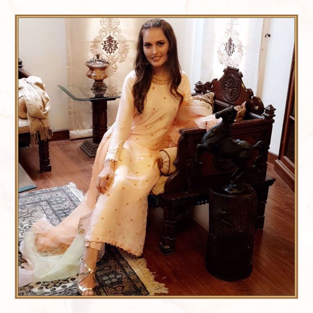 Picture of Noreen Babar Stuns in this Peach straight shirt from our latest Eid collection